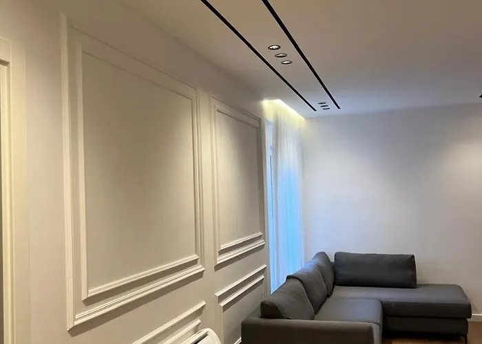 Escape Luxury 4 * ティラナ