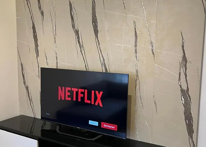 Escape Luxury 4 * ティラナ